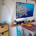 Apartment,two Terraces,parking & Wifi アパート デニア